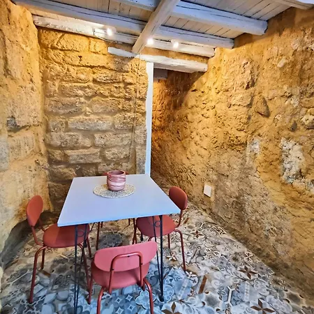 Historic Hypogenian Center شقة